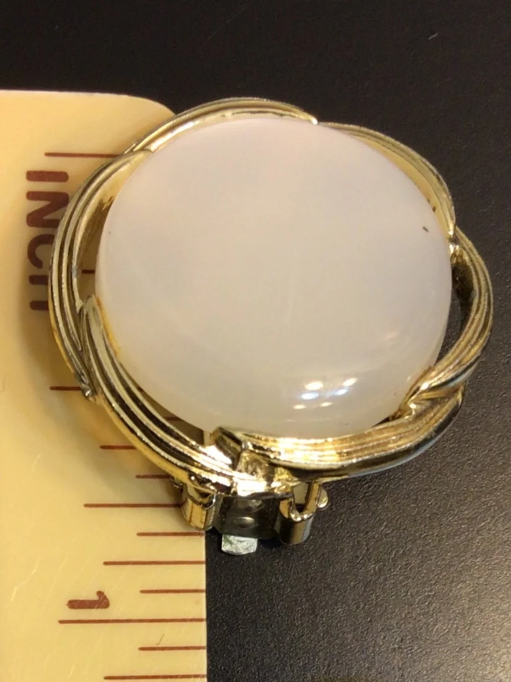 Vintage 60s Lisner Round Gold-Tone Thermoset Pearlized Cabochon Clipon Earrings
